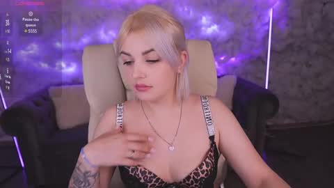 missalisaa online show from March 6, 9:31 pm