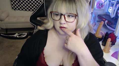 missdanibluee online show from December 16, 11:55 am