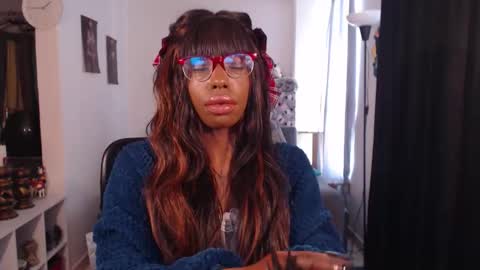 Emilie Diaz online show from February 9, 3:14 pm