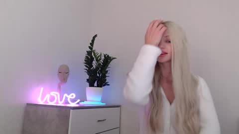 EMMA online show from December 6, 9:01 pm