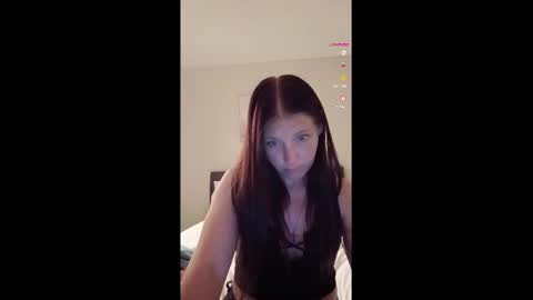 Snapshot of misshannaho chatting on October 6, 4:07 am misshannaho online show from October 6, 4:07 am