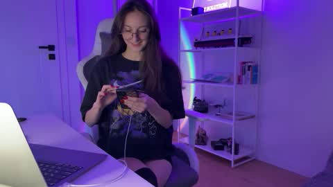 misslalii online show from September 30, 7:41 pm