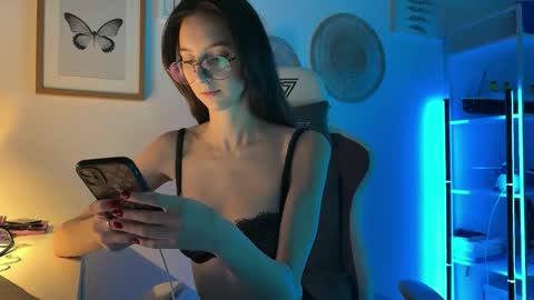 misslalii online show from February 1, 5:01 pm