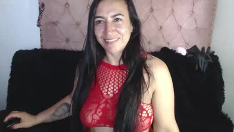 luccy online show from April 18, 9:04 pm