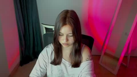 Mia online show from June 24, 3:00 pm