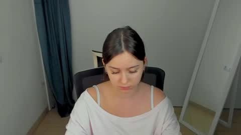 Mia online show from June 22, 4:04 pm