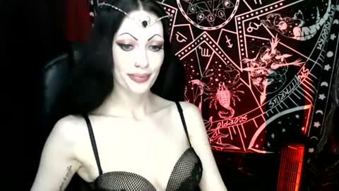 Snapshot of missmoondoll chatting on February 19, 4:23 am MissMoonDoll online show from February 19, 4:23 am