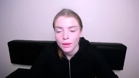 Snapshot of missoliviaa_ chatting on January 31, 8:43 am Olivia online show from January 31, 8:43 am