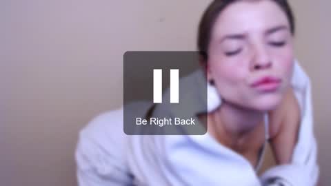 Snapshot of missoliviaa_ chatting on January 22, 3:18 pm Olivia online show from January 22, 3:18 pm