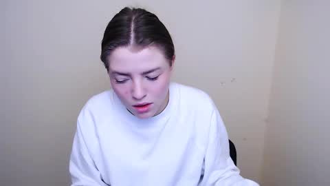 Snapshot of missoliviaa_ chatting on January 23, 7:32 am Olivia online show from January 23, 7:32 am