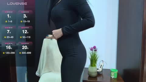 Olivia FOLLOW ME TO GET   Thumb UP me please its important   online show from April 2, 10:02 am