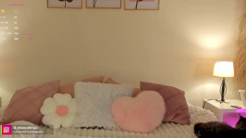 Valeria Davila online show from March 31, 1:00 pm