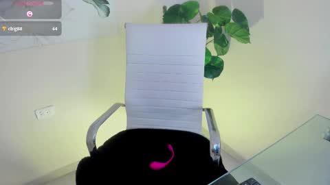 Miss online show from March 8, 2:04 am