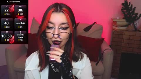 Marcelline online show from December 19, 10:18 am