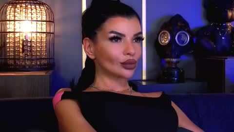 Elenia online show from November 11, 2:58 pm