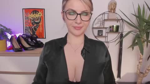 Snapshot of mistresssandy chatting on December 4, 2:59 pm SANDY online show from December 4, 2:59 pm