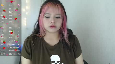 mixie_cute online show from December 22, 8:58 pm