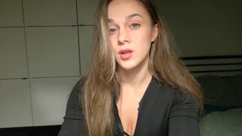 mmminnie online show from January 6, 4:43 pm