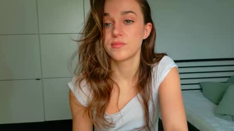 mmminnie online show from March 17, 10:30 am