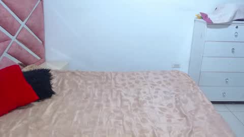 Catalina online show from February 11, 1:53 am