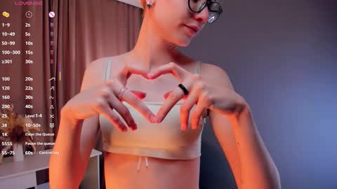 Laura online show from October 12, 1:19 am