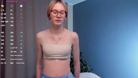 Laura online show from October 20, 1:08 am