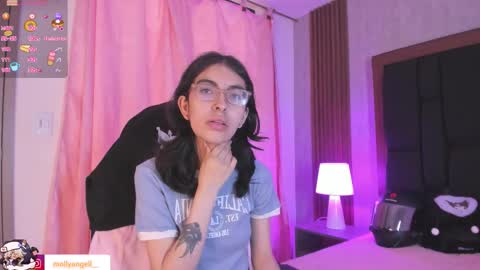 Molly online show from March 29, 2:38 pm