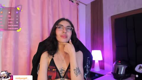 Molly online show from April 18, 7:58 pm