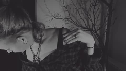 Molly Crow online show from January 21, 8:00 pm