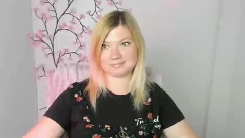 Molly online show from July 5, 11:27 am