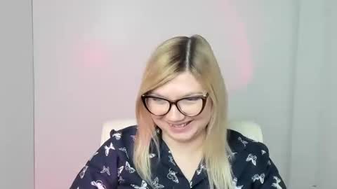 Molly online show from November 6, 1:28 pm