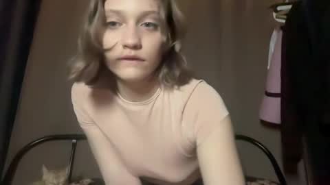 molly_poly online show from April 18, 6:21 pm