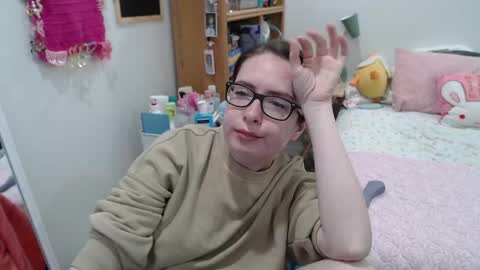 mollymeadows online show from April 22, 5:21 pm