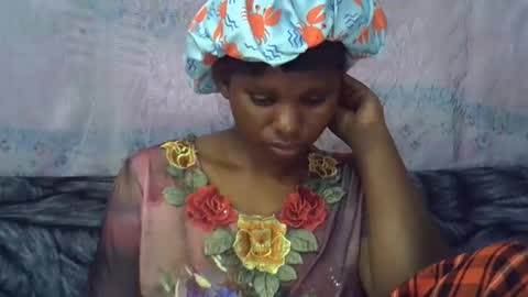 momsdoll online show from April 22, 8:55 am