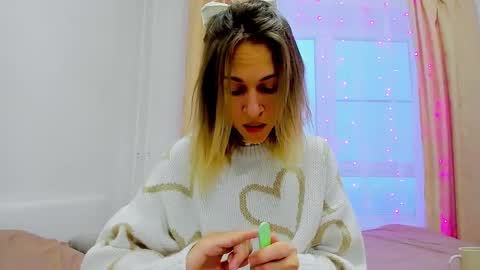 Mona online show from December 14, 5:51 am