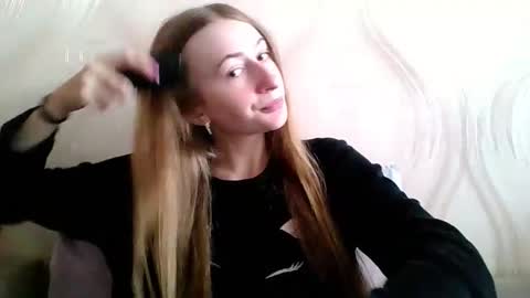 Snapshot of monica_tamayo chatting on October 15, 9:34 am Monica online show from October 15, 9:34 am