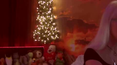 Snapshot of monicutex chatting on December 29, 3:11 am Monika online show from December 29, 3:11 am