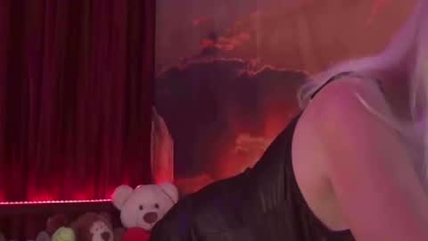 Snapshot of monicutex chatting on December 15, 3:02 am Monika online show from December 15, 3:02 am