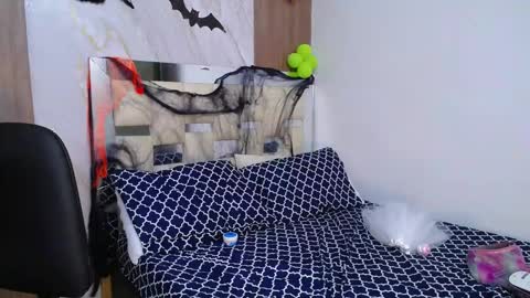 moon_and_fire_ online show from November 1, 6:39 am