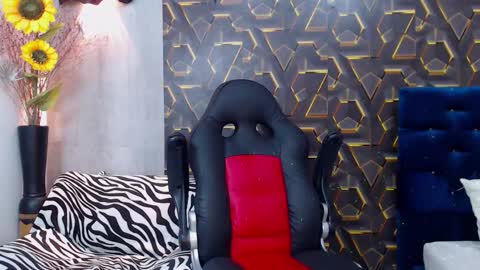 moon_and_fire_ online show from November 6, 5:24 am