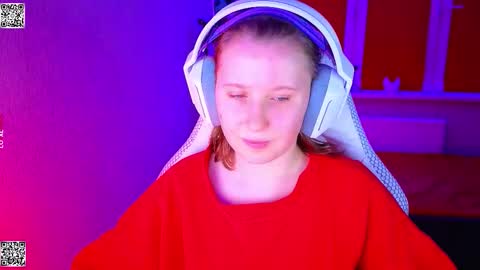 Lola online show from December 2, 5:04 pm