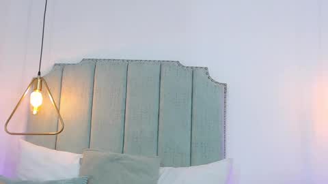 Moon online show from April 14, 9:15 pm