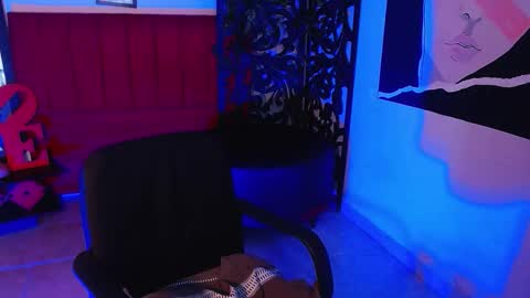 moon_sunflowers online show from September 20, 5:17 am