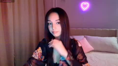 Mia online show from November 24, 3:03 pm