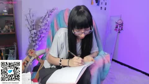 MOON  online show from September 25, 5:17 am