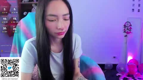 MOON  online show from March 5, 10:12 pm