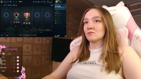 Snapshot of moonlish_siren chatting on October 19, 8:55 pm Katrin online show from October 19, 8:55 pm