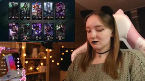 Snapshot of moonlish_siren chatting on October 28, 9:08 pm Katrin online show from October 28, 9:08 pm