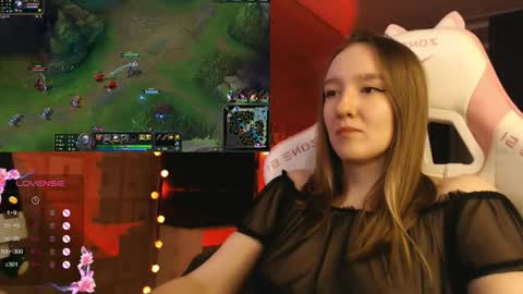 Snapshot of moonlish_siren chatting on October 24, 8:16 pm Katrin online show from October 24, 8:16 pm