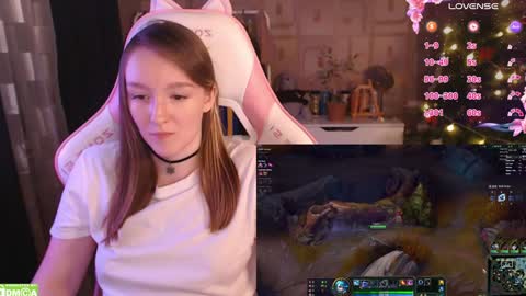 Snapshot of moonlish_siren chatting on January 31, 8:54 pm Katrin online show from January 31, 8:54 pm